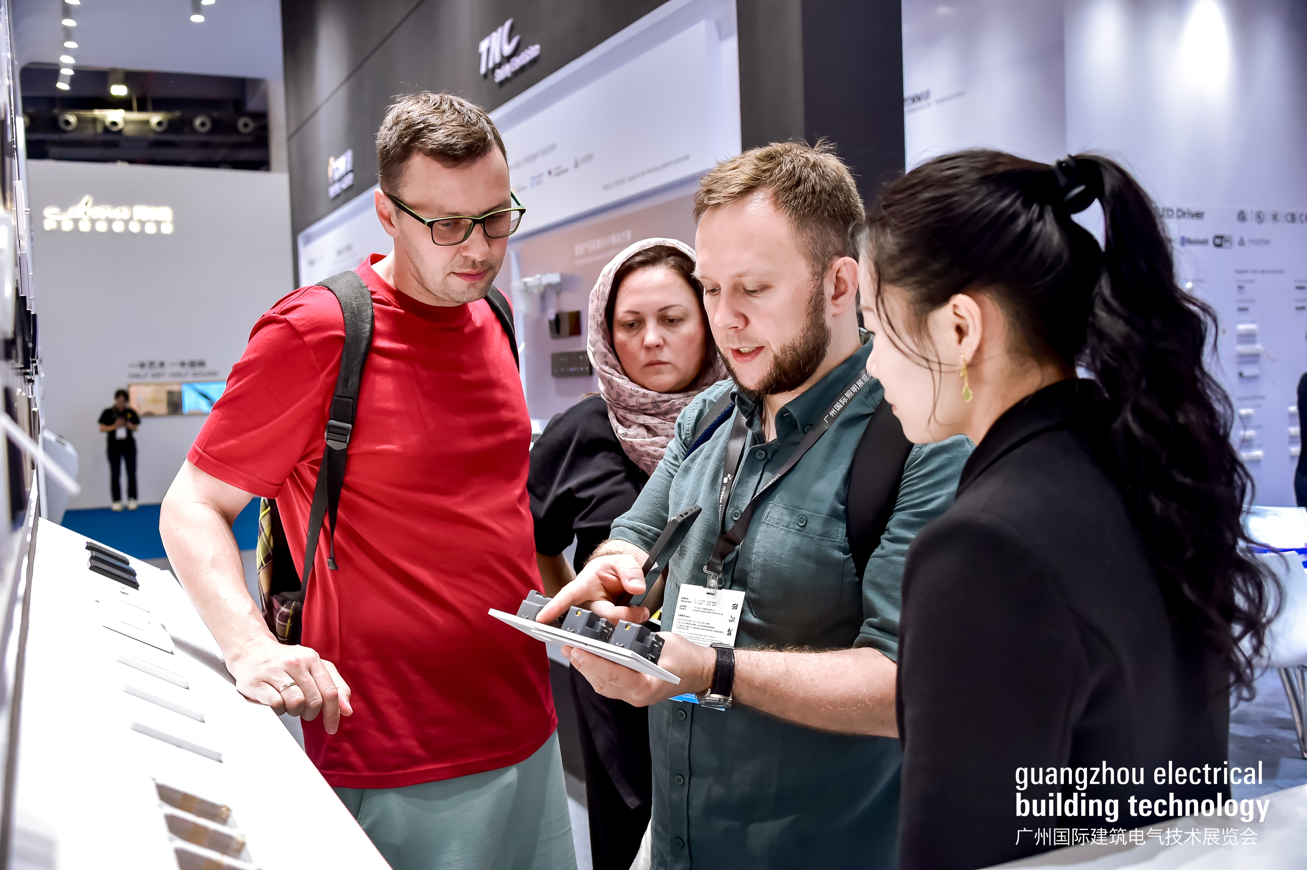Business_Interaction_03